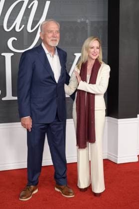 Jay Kelly LA Premiere - Los Angeles, USA LOS ANGELES, USA. November 11, 2025: James Keach & Nancy Lynn Keach at the LA premiere for Netflix s Jay Kelly at the Egyptian Theatre. Los Angeles CA USA  Copyright: xPaulxSmith Featureflashx