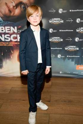 abb- Anton Landau zu Gast auf dem roten Teppich bei der Berlin Premiere des Kinofilms DAS LEBEN DER WÜNSCHE WUENSCHE im UCI East Side Gallery Berlin, am 11.11.2025 in Berlin Berlin Deutschland