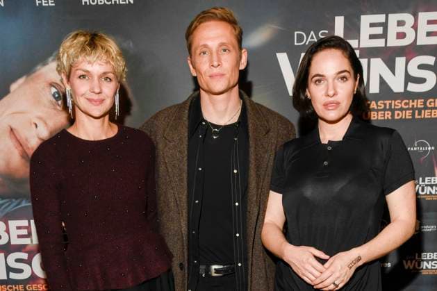abb- Luise Heyer, Matthias Schweighöfer Schweighoefer und Verena Altenberger zu Gast auf dem roten Teppich bei der Berlin Premiere des Kinofilms DAS LEBEN DER WÜNSCHE WUENSCHE im UCI East Side Gallery Berlin, am 11.11.2025 in Berlin Berlin Deutschland