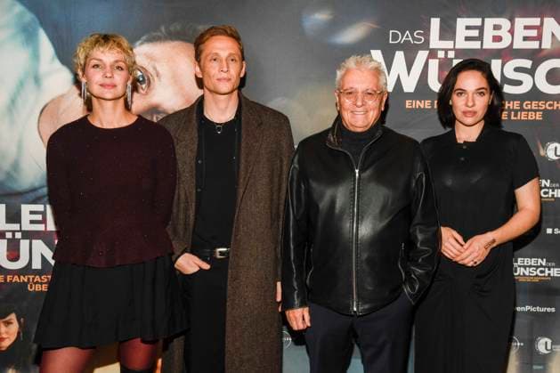 abb- Luise Heyer, Matthias Schweighöfer Schweighoefer , Henry Hübchen Huebchen und Verena Altenberger zu Gast auf dem roten Teppich bei der Berlin Premiere des Kinofilms DAS LEBEN DER WÜNSCHE WUENSCHE im UCI East Side Gallery Berlin, am 11.11.2025 in Berlin Berlin Deutschland