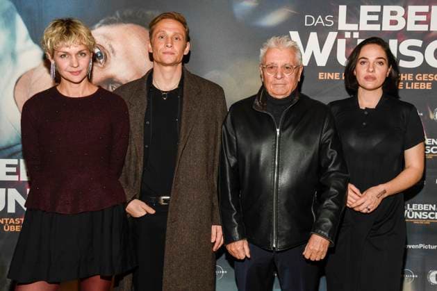 abb- Luise Heyer, Matthias Schweighöfer Schweighoefer , Henry Hübchen Huebchen und Verena Altenberger zu Gast auf dem roten Teppich bei der Berlin Premiere des Kinofilms DAS LEBEN DER WÜNSCHE WUENSCHE im UCI East Side Gallery Berlin, am 11.11.2025 in Berlin Berlin Deutschland