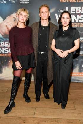 abb- Luise Heyer, Matthias Schweighöfer Schweighoefer und Verena Altenberger zu Gast auf dem roten Teppich bei der Berlin Premiere des Kinofilms DAS LEBEN DER WÜNSCHE WUENSCHE im UCI East Side Gallery Berlin, am 11.11.2025 in Berlin Berlin Deutschland