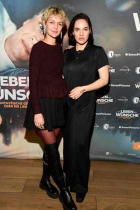 abb- Luise Heyer und Verena Altenberger zu Gast auf dem roten Teppich bei der Berlin Premiere des Kinofilms DAS LEBEN DER WÜNSCHE WUENSCHE im UCI East Side Gallery Berlin, am 11.11.2025 in Berlin Berlin Deutschland