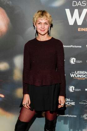 abb- Luise Heyer zu Gast auf dem roten Teppich bei der Berlin Premiere des Kinofilms DAS LEBEN DER WÜNSCHE WUENSCHE im UCI East Side Gallery Berlin, am 11.11.2025 in Berlin Berlin Deutschland