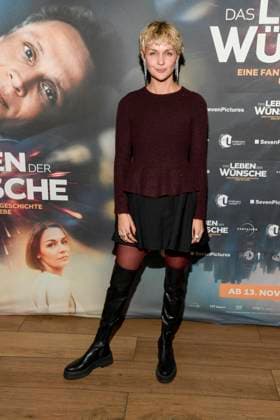 abb- Luise Heyer zu Gast auf dem roten Teppich bei der Berlin Premiere des Kinofilms DAS LEBEN DER WÜNSCHE WUENSCHE im UCI East Side Gallery Berlin, am 11.11.2025 in Berlin Berlin Deutschland