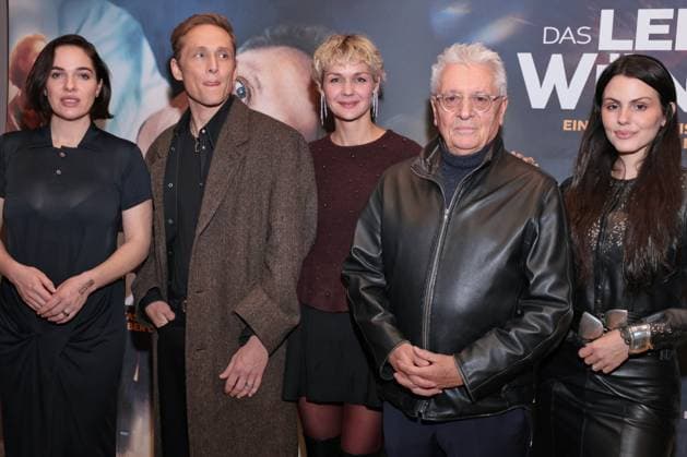 11.11.2025, Luise Heyer, Matthias Schweighoefer, Henry Hübchen, Verena Altenberger zur Premiere von Das Leben Der Wünsche, UCI East Side Gallery, Berlin, Berlin
