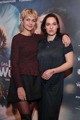 11.11.2025, Luise Heyer und Verena Altenberger zur Premiere von Das Leben Der Wünsche, UCI East Side Gallery, Berlin, Berlin