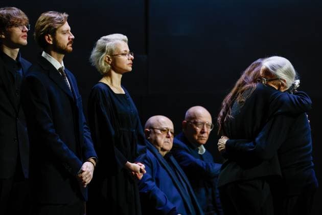 RUSSIA, MOSCOW - NOVEMBER 12, 2025: Widow Yana Sobolevskaya (L centre) attends a farewell ceremony for the late actor Vladimir Simonov at Vakhtangov Theatre. Vladimir Simonov passed away on 8 November 2025 at the age of 68 Moscow Russia  - ZUMAt113 20251112_zaa_t113_132 Copyright: xYuliaxMorozovax