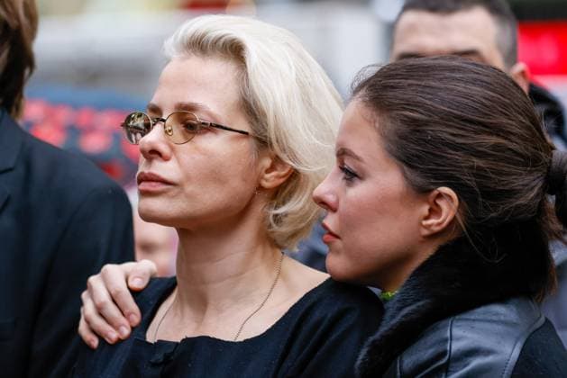 RUSSIA, MOSCOW - NOVEMBER 12, 2025: Widow Yana Sobolevskaya (L) is seen after a farewell ceremony for the late actor Vladimir Simonov at Vakhtangov Theatre. Vladimir Simonov passed away on 8 November 2025 at the age of 68 Moscow Russia  - ZUMAt113 20251112_zaa_t113_171 Copyright: xYuliaxMorozovax