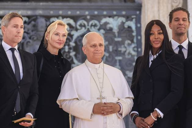 British actress and top model Naomi Campbell in Vatican VATICAN CITY, VATICAN - NOVEMBER 12: British actress and top model Naomi Campbell (2nd R) greets Pope Leo XIV (C) at the end of his audience in St Peter s Square at the Vatican, Vatican City on November 12, 2025. Riccardo De Luca Anadolu Vatican City Vatican. Editorial use only. Please get in touch for any other usage.  Copyright: x2025xAnadoluxRiccardoxDexLucax