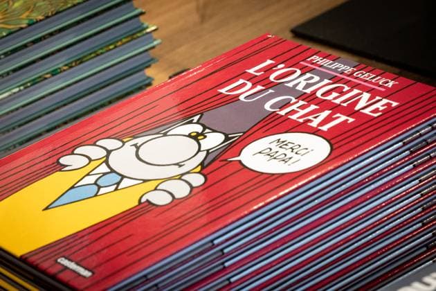 Exhibition of Philippe Geluck - Paris AJ This photo is an illustration showing The Cat comic strips on a shelf during the opening of the exhibition (vernissage) of Philippe Geluck, author of the comic book (Bande dessinee, BD, Livre) strip Le Chat at the Maillol Museum in Paris, France on November 12, 2025. Photo by Alexis Jumeau ABACAPRESS.COM Paris France  Copyright: xJumeauxAlexis ABACAx