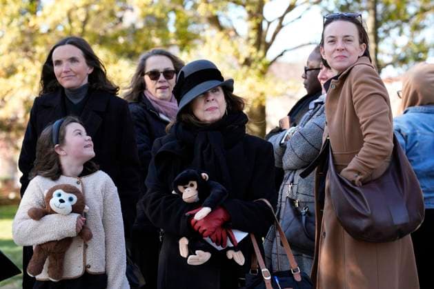 Jane Goodall funeral service - Washington Mourners arrive before the funeral service for conservationist Jane Goodall at the National Cathedral in Washington on November 12, 2025. Photo by Yuri Gripas ABACAPRESS.COM Washington DC United States  Copyright: xGripasxYuri ABACAx