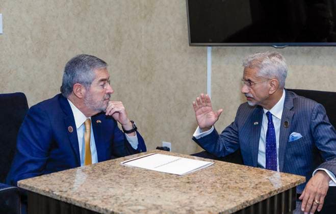 RECORD DATE NOT STATED External Affairs Minister S. Jaishankar meets Secretary of Foreign Affairs of Mexico Juan Ramon de la Fuente for the G7 Foreign Ministers meet Niagara Region, Nov 12 (ANI): External Affairs Minister S. Jaishankar meets Secretary of Foreign Affairs of Mexico Juan Ramon de la Fuente for the G7 Foreign Ministers meet, on Wednesday. (@DrSJaishankar ANI Photo) Niagara region Ontario Canada Copyright: xANIx ANI_20251112061