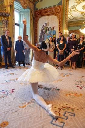English National Ballet reception Queen Camilla, Patron of the English National Ballet, watching Sangeun Lee performing during a reception with staff, dancers, and supporters to celebrate the company s 75th anniversary and recognise the heritage, innovative creation of new works, and their learning and engagement programme, at Buckingham Palace in central London. Picture date: Wednesday November 12, 2025., Credit:Yui Mok Avalon UK, London Copyright: xYuixMokx xAvalonx 1052047420