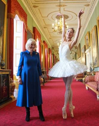 English National Ballet reception Queen Camilla, Patron of the English National Ballet, and ballerina Sangeun Lee, during a reception with staff, dancers, and supporters to celebrate the company s 75th anniversary and recognise the heritage, innovative creation of new works, and their learning and engagement programme, at Buckingham Palace in central London. Picture date: Wednesday November 12, 2025., Credit:Yui Mok Avalon UK, London Copyright: xYuixMokx xAvalonx 1052047436