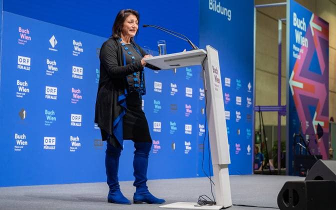 20251112 Eroeffnung Buch Wien 2025 WIEN, OESTERREICH - 12. NOVEMBER: Stadtraetin fuer Kultur und Wissenschaft der Stadt Wien Veronica Kaup-Hasler waehrend ihrer Begruessungsansprache anlaesslich der Eroeffnung der Buch Wien 2025 Messe in der Halle D und C der Messe Wien am 12. November 2025 in Wien, Oesterreich. 251112_SEPA_17_031 Copyright: xIsabellexOuvrardx SEPAxMedia