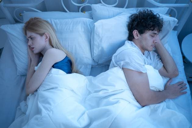 Ein Mann und eine Frau mit ihren bitteren Gefühlen füreinander im Bett in der Nacht des Tages A husband and wife with their bitter feelings towards each other on bed in the night of the day (License=RF) ,model released, Symbolfoto Copyright: xZoonar.com WosunanxPhotostoryx 24216923 ,model released, Symbolfoto ,property released