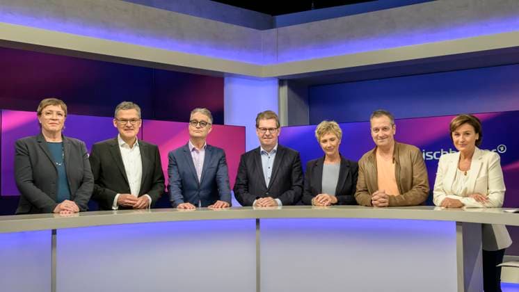 GER, Berlin, Studio, zu Gast bei - maischberger, Polittalk, TV, Format, mit Moderatorin - Sandra Maischberger, Das Erste, aus Adlershof - am Studio 20, im Bild v.l.: Anja Maier (Focus), Roderich Kiesewetter, CDU, Gabor Steingart , Ralf Stegner, SPD, Amelie Fried (Autorin), Dieter Nuhr (Kabarettist), Sandra Maischberger, 12.11.2025, *** GER, Berlin, Studio, zu Gast bei maischberger, Polittalk, TV, Format, mit Moderator Sandra Maischberger, Das Erste, aus Adlershof am Studio 20, im Bild v l Anja Maier Focus , Roderich Kiesewetter, CDU, Gabor Steingart , Ralf Stegner, SPD, Amelie Fried Autorin , Dieter Nuhr Kabarettist , Sandra Maischberger, 12 11 2025, Copyright: HMBxMedia UwexKoch