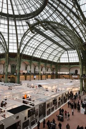Visitors to the 2025 Paris Photo Fair on the opening day at the Grand Palais, on Wednesday, November 12, 2025. The world s most important international photography fair brings together iconic and emerging names, showcasing 179 galleries from 33 countries and a rich programme that encompasses photography in all its forms, from silver gelatin to blockchain.  PAR20251112105 MAYAxVIDON-WHITE
