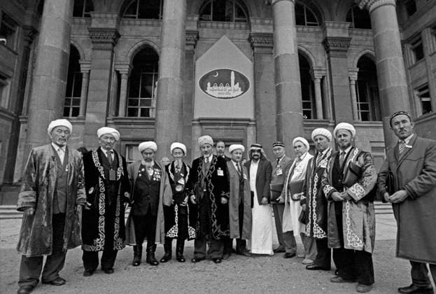 International Islamic conference in Baku 9044866 02.10.1986 An international Islamic conference, Muslims in the Struggle for Peace, which took place at the Academy of Sciences of the Azerbaijan SSR (now National Academy of Sciences of Azerbaijan), Baku, Azerbaijan SSR, October 1-3, 1986. Conference participants are seen at the building of the Academy of Sciences of the Azerbaijan SSR. Oleg Makarov Sputnik Baku The Republic of Azerbaijan  Copyright: xOlegxMakarovx
