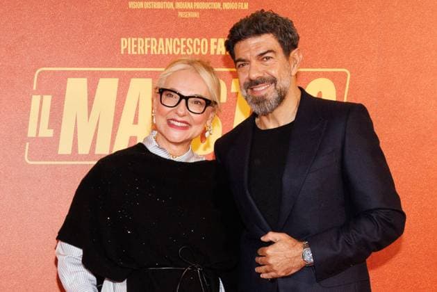 News - Il Maestro - Photocall A guest and Pierfrancesco Favino attend the Il Maestro photocall at Cinema Anteo on November 12, 2025 in Milan, Italy. Photo: Cinzia Camela. Milan Cinema Anteo Italy Copyright: xCinziaxCamelax xLiveMediax LPN_2141504