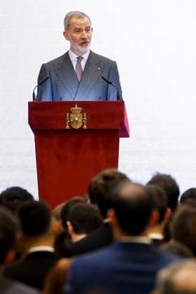 Spanish King Felipe VI during a meeting with Spanisrds who live in China held in Beijing, China on 13 November 2025 on the occasion of a royal official visit to China. Spanish royal couple meet Spaniards who live in China !ACHTUNG: NUR REDAKTIONELLE NUTZUNG!  Copyright: xChemaxMoyax GRAF3106 20251113-55018520344_1