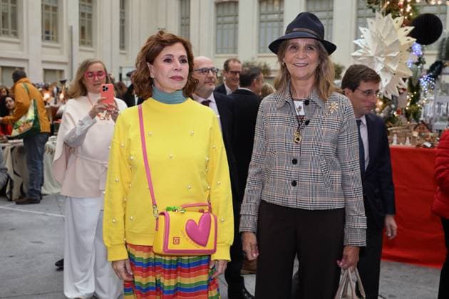 Inauguration of the New Future 2025 Flea Market Ágatha Ruiz de la Prada and Infanta Elena during the inauguration of the New Future 2025 Flea Market at the Galería de Cristal del Palacio Cibeles in Madrid, November 13, 2025, in Madrid Spain FAMOSOSOS SOLIDARITY RASTRILLO José Madrid Madrid Madrid Spain  Copyright: xJosÃ xOlivax 7098426