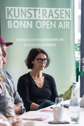 Pressekonferenz zur Kunst!Rasen Open-Air Saison 2026 in Bonn Carmen EMMERT (Kunst!Rasen Bonn) Pressekonferenz zur Kunst!Rasen Bonn Open-Air-Saison 2026 im Bonn Marriott Hotel. Vorgestellt werden das Programm der über 20 Open-Air-Konzerte im Juli und August sowie Konzepte und Highlights der 15. Saison am Rande der Bonner Rheinaue in Bonn-Gronau. Bonn Gronau Nordrhein-Westfalen Deutschland Copyright: xBonn.digitalx xMarcxJohnx