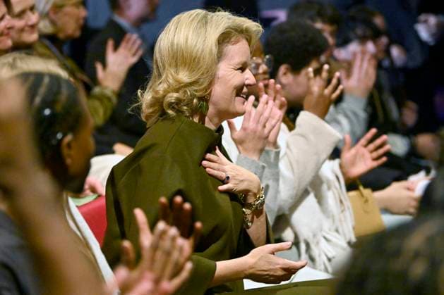 Queen Mathilde attends of the play «Foxfinder» at the Théâtre de Poche BRUSSELS, BELGIUM - NOVEMBER 13 : Queen Mathilde attends a special performance of the play «Foxfinder» at the Théâtre de Poche with deaf and hard-of-hearing students from the Royal Institute for the Deaf and Blind (IRSA) and students from other Brussels schools (the Institut Saint-Louis, the Collège Roi Baudouin and the Institut Redouté-Peiffer) on November 13, 2025 in Brussels, Belgium, 13 11 2025 Brussels Belgium  Copyright: xDidierxLebrunx