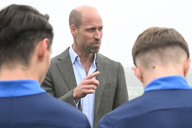 Prince William visits Mousehole AFC The Prince of Wales visits Mousehole AFC, and opens a new access road to the club s ground and facilities in Mousehole, Cornwall, UK on the 13th November, 2025. Picture by Hugh Hastings WPA-Pool Mousehole Mousehole AFC Cornwall United Kingdom 