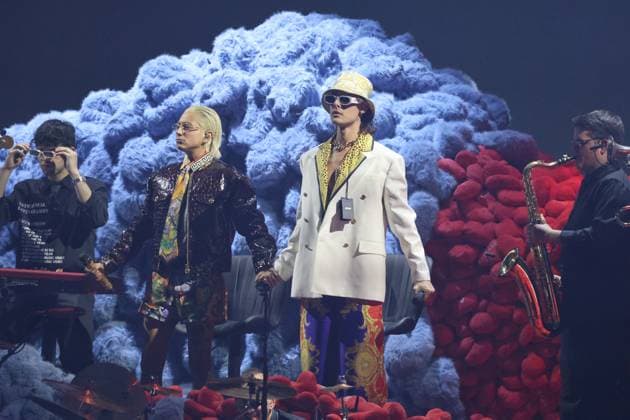 Argentinians Ca7riel (R) and Paco Amoroso (L) perform at the Latin Grammy Awards ceremony in Las Vegas, United States, 13 November 2025. Latin Grammy Awards Ceremony 2025 in Las Vegas !ACHTUNG: NUR REDAKTIONELLE NUTZUNG!  Copyright: xOctavioxGuzmánx AME8989 20251114-55018531709_1