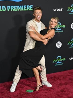 ˜Zootopia 2™ World Premiere Robert Irwin and Witney Carson arriving to Zootopia 2 world premiere held at the El Capitan Theatre on November 13, 2025 in Hollywood, Ca. Hollywood El Capitan Theatre California USA Copyright: xStarbuck AFF-USA.COMx