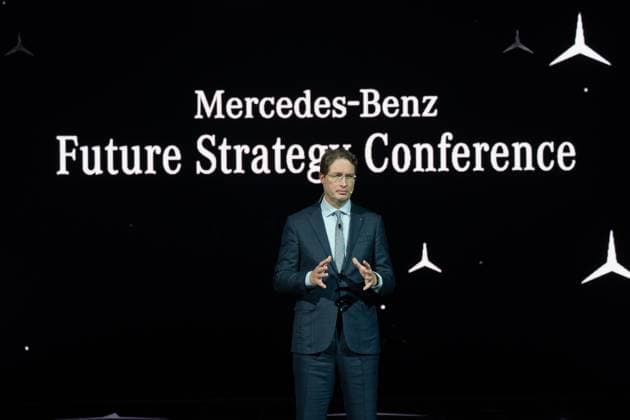 Mercedes-Benz Future Strategy Conference in South Korea INCHEON, SOUTH KOREA - NOVEMBER 14: Ola Kaellenius, Chairman of the Board of Management and CEO of Mercedes-Benz Group AG, is giving a speech at the Mercedes-Benz Future Strategy Conference at Paradise City Hotel in Incheon, South Korea on November 14, 2025. Hwawon Ceci Lee Anadolu Incheon South Korea. Editorial use only. Please get in touch for any other usage.  Copyright: x2025xAnadoluxHwawonxCecixLeex