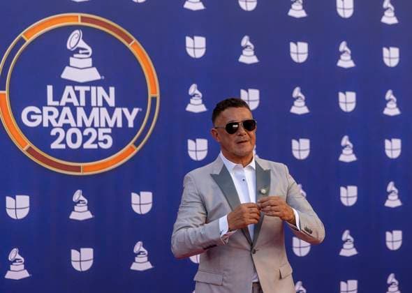 Spanish singer Alejandro Sanz poses on the red carpet during 26th Latin Grammy awarding ceremony at MGM Grand Garden Arena in Las Vegas, Nevada, USA, 13 November 2025. Latin Grammy awarding ceremony in Las Vegas !ACHTUNG: NUR REDAKTIONELLE NUTZUNG!  Copyright: xArmandoxArorizox USA6362 20251114-55018533133_1