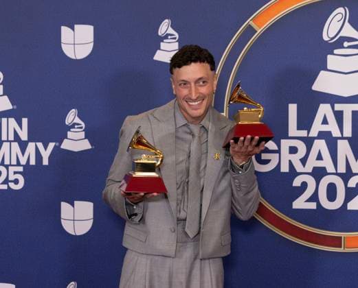 Colombian singer Vibarco poses with his Best Pop Song award and Best Alternative Song award during 26th Latin Grammy awarding ceremony at MGM Grand Garden Arena in Las Vegas, Nevada, USA, 13 November 2025. Latin Grammy awarding ceremony in Las Vegas !ACHTUNG: NUR REDAKTIONELLE NUTZUNG!  Copyright: xArmandoxArorizox USA6326 20251114-55018533205_1