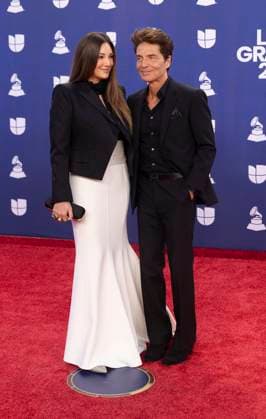 Model and television presenter Daisy Fuentes and her husband, singer Richard Marx pose on the red carpet during 26th Latin Grammy awarding ceremony at MGM Grand Garden Arena in Las Vegas, Nevada, USA, 13 November 2025. Latin Grammy awarding ceremony in Las Vegas !ACHTUNG: NUR REDAKTIONELLE NUTZUNG!  Copyright: xArmandoxArorizox USA6381 20251114-55018533229008_1008
