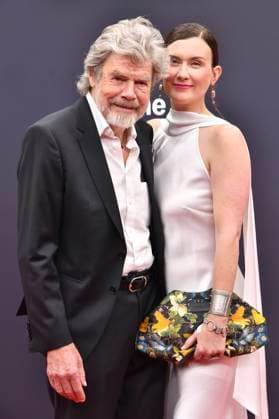 Reinhold Messner mit Ehefrau Diane Schumacher bei der 77. Bambi-Verleihung 2025 in den Bavaria Filmstudios. München, 13.11.2025