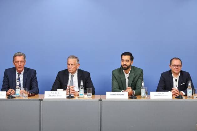 Berlin, Deutschland, 14.11.2025: Haus der Bundespressekonferenz: Pressekonferenzen: Innovator des Jahres - Hauptkonferenz zum Innovationsaward 2025: Michael Oelmann, Hermann Simon, Lucas Zaehringer und Thomas Auhuber Copyright: xdtsxNachrichtenagenturx dts_93721