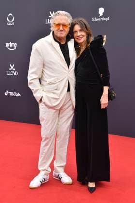 Michael Brandner mit Ehefrau Karin Brandner bei der 77. Bambi-Verleihung 2025 in den Bavaria Filmstudios. München, 13.11.2025
