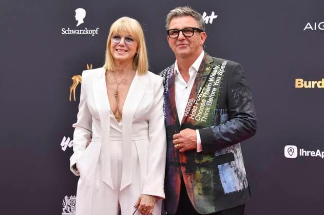 Hans Sigl mit Ehefrau Susanne Sigl bei der 77. Bambi-Verleihung 2025 in den Bavaria Filmstudios. München, 13.11.2025