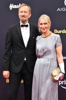 Hergen Wöbken und Katja Weitzenböck bei der 77. Bambi-Verleihung 2025 in den Bavaria Filmstudios. München, 13.11.2025