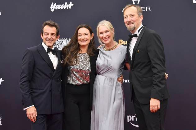 Hans-Werner Meyer, Jacqueline Macaulay, Katja Weitzenböck und Hergen Wöbken bei der 77. Bambi-Verleihung 2025 in den Bavaria Filmstudios. München, 13.11.2025