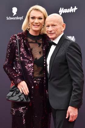 Maria Höfl-Riesch mit Partner Johann Schrempf bei der 77. Bambi-Verleihung 2025 in den Bavaria Filmstudios. München, 13.11.2025