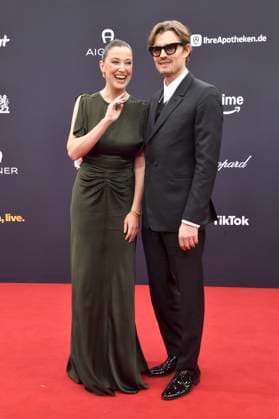 Alexandra Maria Lara und Sam Riley bei der 77. Bambi-Verleihung 2025 in den Bavaria Filmstudios. München, 13.11.2025