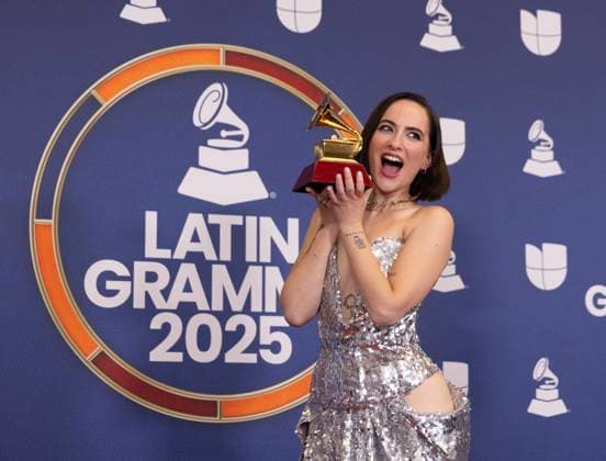 Chilean-Peruvian artist Shirel poses with her Best Rock Song award during 26th Latin Grammy awarding ceremony at MGM Grand Garden Arena in Las Vegas, Nevada, USA, 13 November 2025. Latin Grammy awarding ceremony in Las Vegas !ACHTUNG: NUR REDAKTIONELLE NUTZUNG!  Copyright: xArmandoxArorizox USA6322 20251114-55018533409_1
