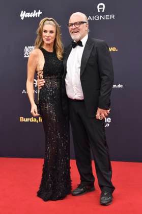Claudelle Deckert mit Ehemann Peter Olsson bei der 77. Bambi-Verleihung 2025 in den Bavaria Filmstudios. München, 13.11.2025