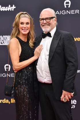 Claudelle Deckert mit Ehemann Peter Olsson bei der 77. Bambi-Verleihung 2025 in den Bavaria Filmstudios. München, 13.11.2025