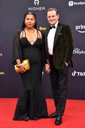 Devid Striesow mit Ehefrau Ines Ganzberger-Striesow bei der 77. Bambi-Verleihung 2025 in den Bavaria Filmstudios. München, 13.11.2025