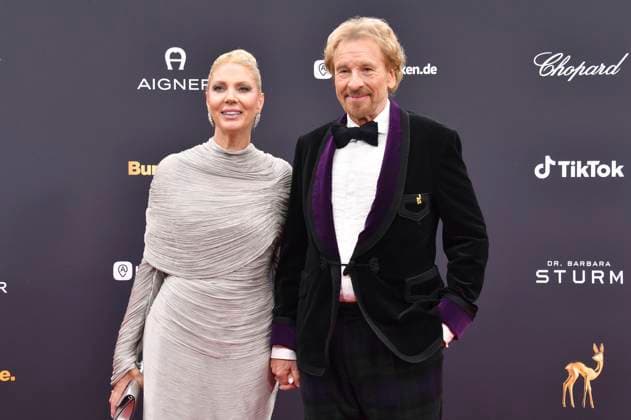 Thomas Gottschalk mit Ehefrau Karina Mroß bei der 77. Bambi-Verleihung 2025 in den Bavaria Filmstudios. München, 13.11.2025 *** Thomas Gottschalk with his wife Karina Mroß at the 77 Bambi Awards 2025 in the Bavaria Filmstudios Munich, 13 11 2025 Foto:xB.xInsingerx xFuturexImagex bambi_5275