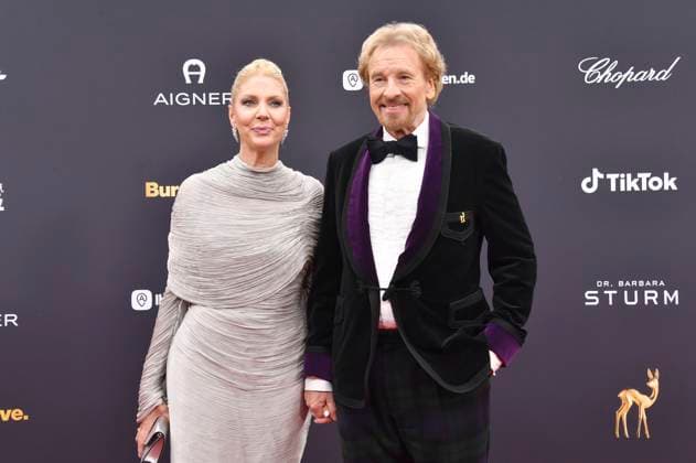 Thomas Gottschalk mit Ehefrau Karina Mroß bei der 77. Bambi-Verleihung 2025 in den Bavaria Filmstudios. München, 13.11.2025